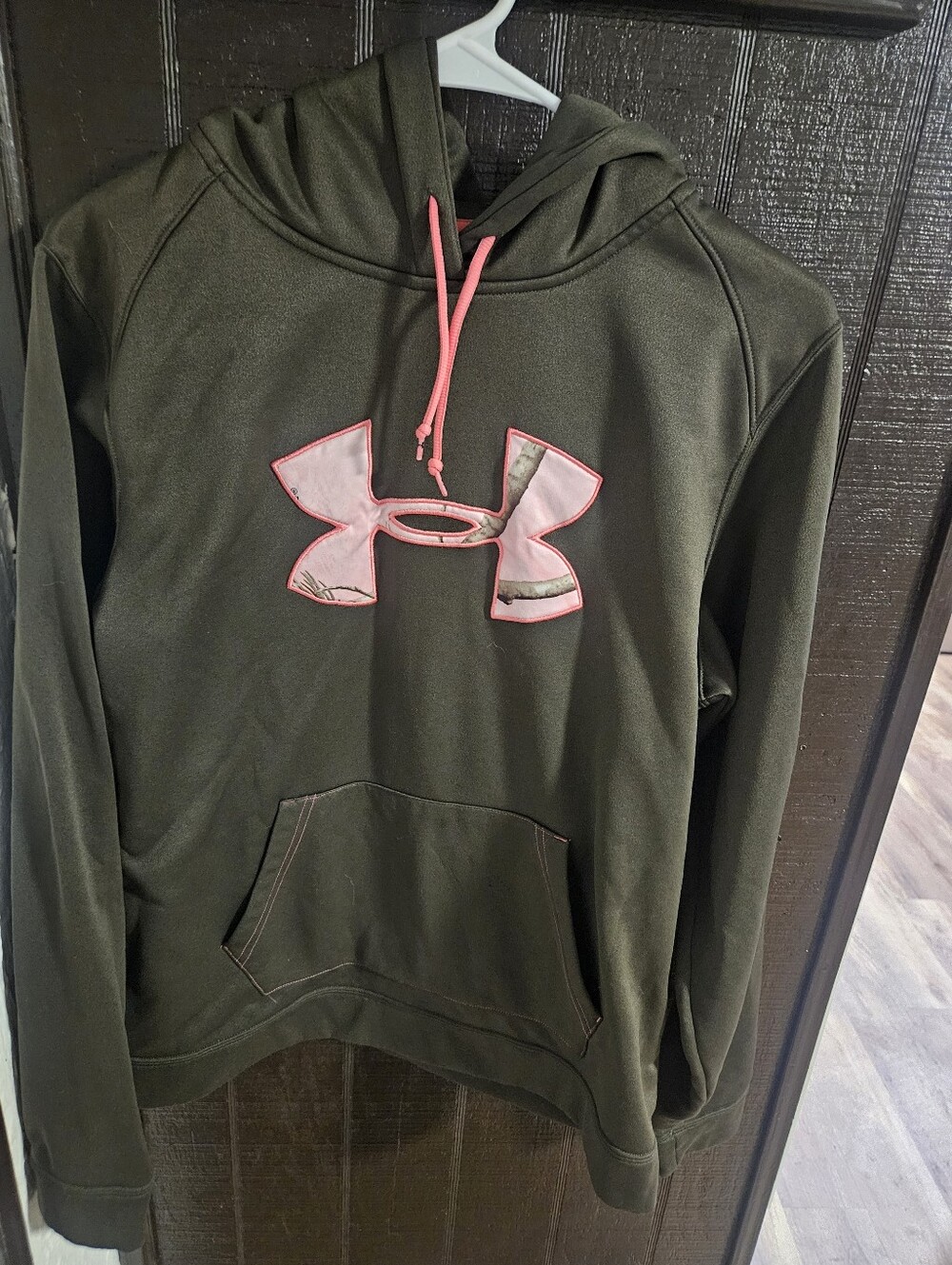 Under Armour ColdGear Olive Green Camo Pink Logo Hoodie Sweater - Size L Women's